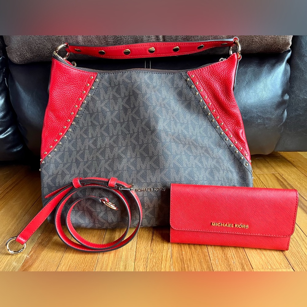 Michael Kors Shoulder/Crossbodywith matching Trifold Wallet